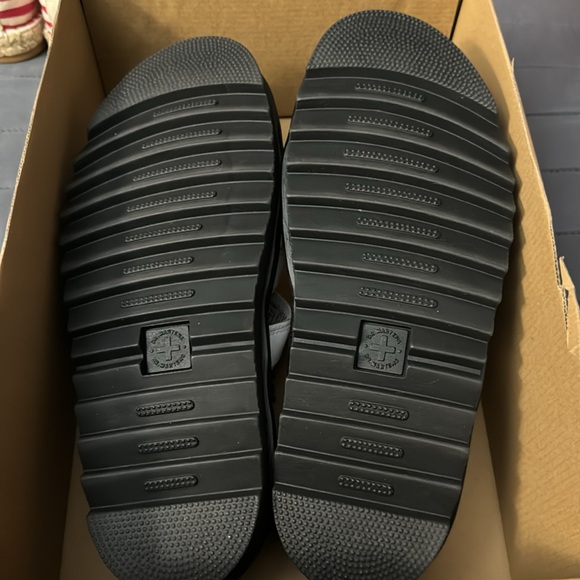 Dr. Martens - New without tags size 10, fits size 9.5. - Picture 2 of 3